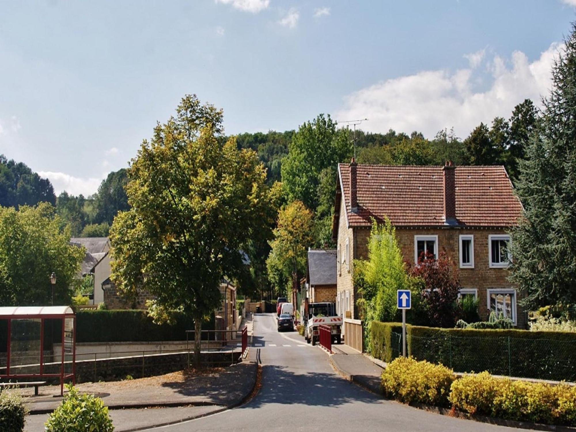 Cozy Holiday Home In Givonne Esterno foto