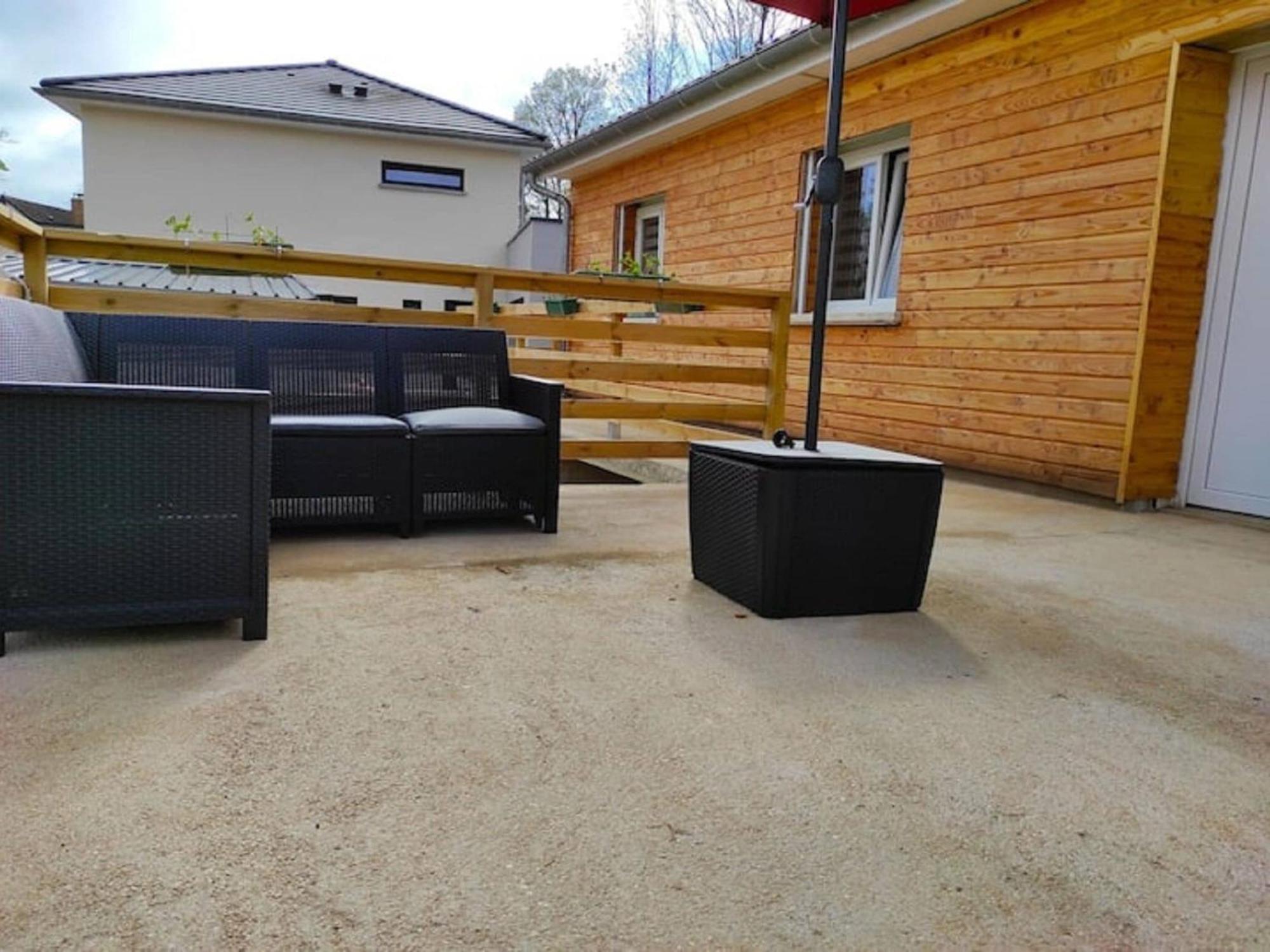 Cozy Holiday Home In Givonne Esterno foto